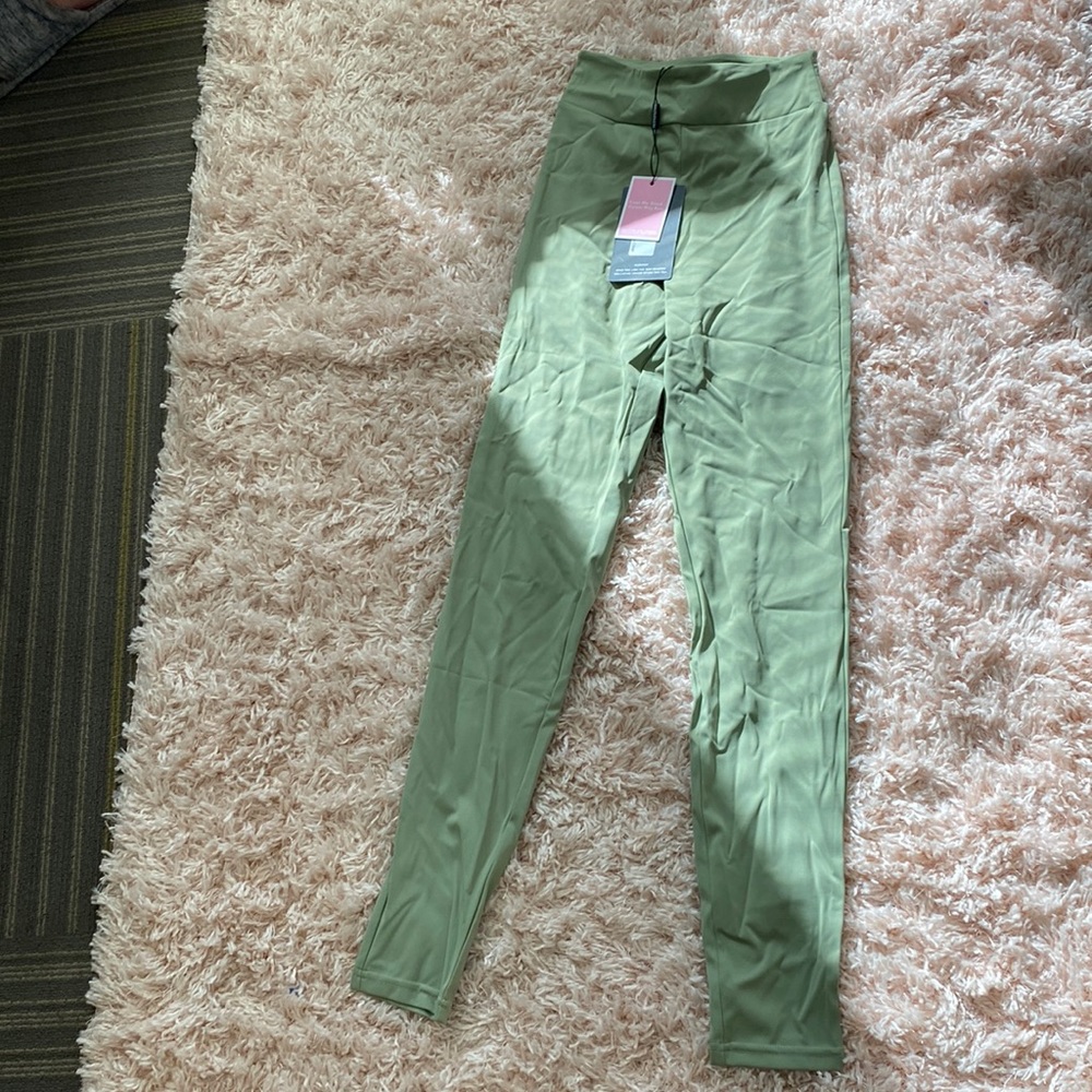 green stretchy leggings